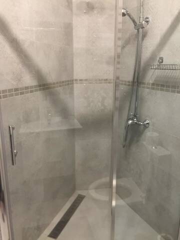 Фото номера Апартаменты с 2 спальнями Апартаменты APARTMENT ON CENTRE LVIV г. Львов 35