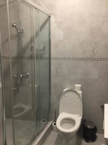 Фото номера Апартаменты с 2 спальнями Апартаменты APARTMENT ON CENTRE LVIV г. Львов 33