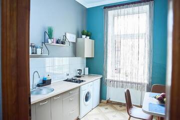 Фото номера Апартаменты Апартаменты Cozy Apartment in the center, 5mins from Opera г. Львов 46