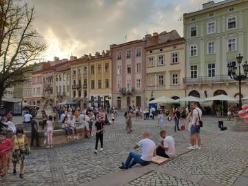 Фото номера Апартаменты Апартаменты Cozy Apartment in the center, 5mins from Opera г. Львов 59