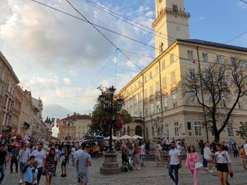 Фото номера Апартаменты Апартаменты Cozy Apartment in the center, 5mins from Opera г. Львов 29