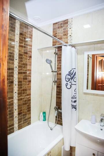 Фото номера Апартаменты Апартаменты Cozy Apartment in the center, 5mins from Opera г. Львов 24