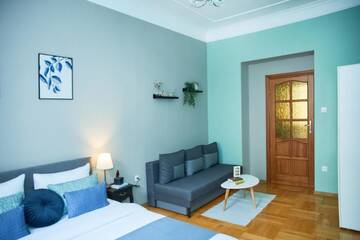 Фото номера Апартаменты Апартаменты Cozy Apartment in the center, 5mins from Opera г. Львов 7