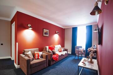 Фото номера Люкс с 2 спальнями Отель Sherlock Holmes Boutique Hotel г. Львов 3