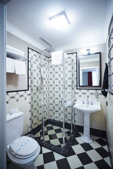 Фото номера Стандартный двухместный номер с 1 кроватью Отель Sherlock Holmes Boutique Hotel г. Львов 5