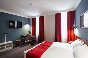 Фото номера Улучшенный номер Отель Sherlock Holmes Boutique Hotel г. Львов 3
