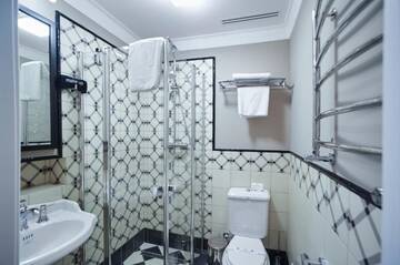 Фото номера Улучшенный номер Отель Sherlock Holmes Boutique Hotel г. Львов 9