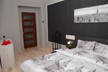 Фото номера Апартаменты с 1 спальней Апартаменты Modern Red Apartment г. Львов 16